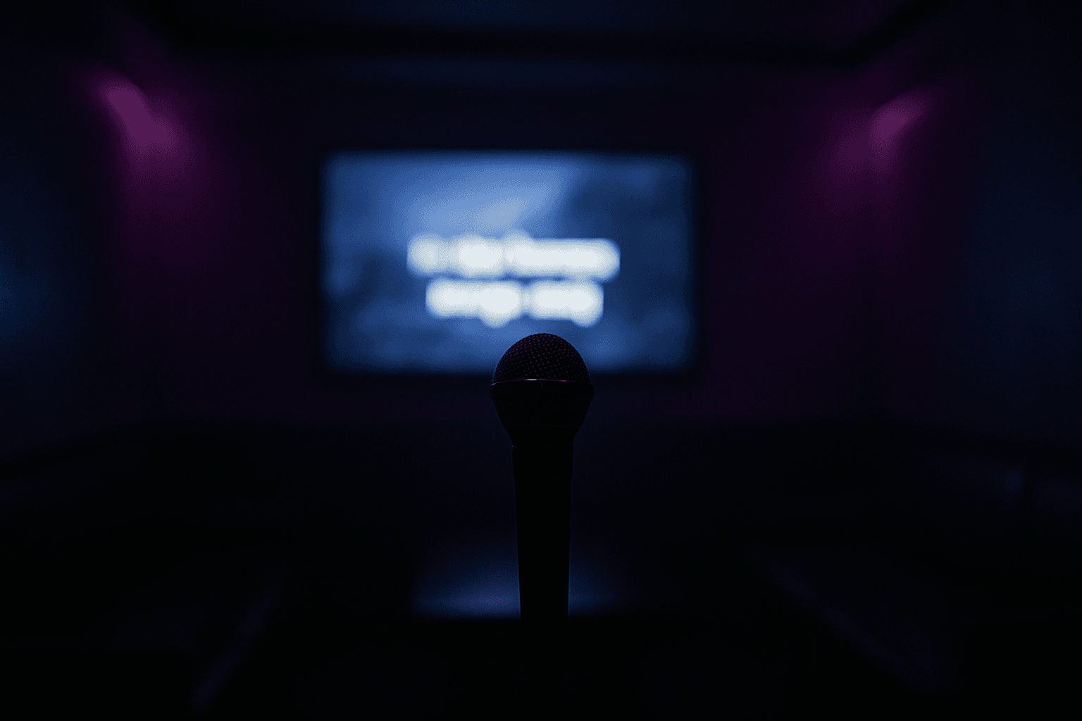 KARAOKE LOUNGE